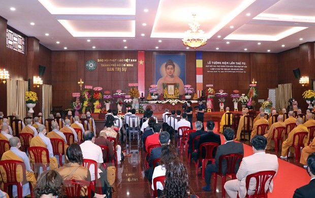 Efectúan solemne ceremonia en homenaje a rey budista Tran Nhan Tong ảnh 1