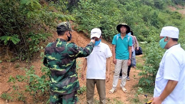 Vietnam repatría a ciudadano chino requerido por la justicia que entró ilegalmente al país ảnh 1 Vietnam repatría a ciudadano chino requerido por la justicia que entró ilegalmente al país ảnh 1
