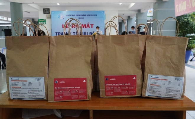 Brindan bolsas de medicamentos a pacientes del COVID-19 en Ciudad Ho Chi Minh ảnh 1