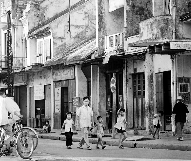 Exposición de fotógrafo alemán brinda al público visión sobre Hanoi en época antigua ảnh 4 Exposición de fotógrafo alemán brinda al público visión sobre Hanoi en época antigua ảnh 4