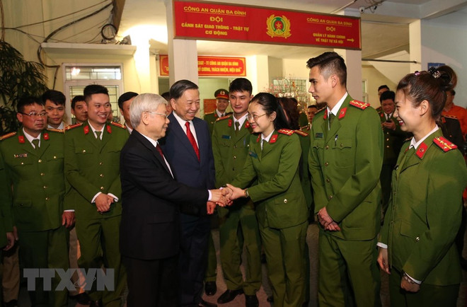 Máximo dirigente político de Vietnam felicita a fuerzas policíacas por el Tet 2019 ảnh 1 Máximo dirigente político de Vietnam felicita a fuerzas policíacas por el Tet 2019 ảnh 1