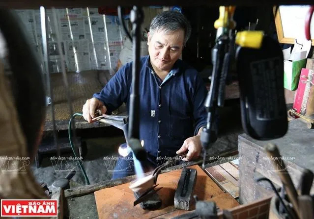 El último grabador de plata en la montaña norvietnamita Po Ly Ngai ảnh 1 El último grabador de plata en la montaña norvietnamita Po Ly Ngai ảnh 1