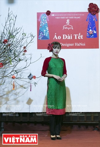 Túnica tradicional Ao dai para las vietnamitas en ocasión del Tet ảnh 1 Túnica tradicional Ao dai para las vietnamitas en ocasión del Tet ảnh 1