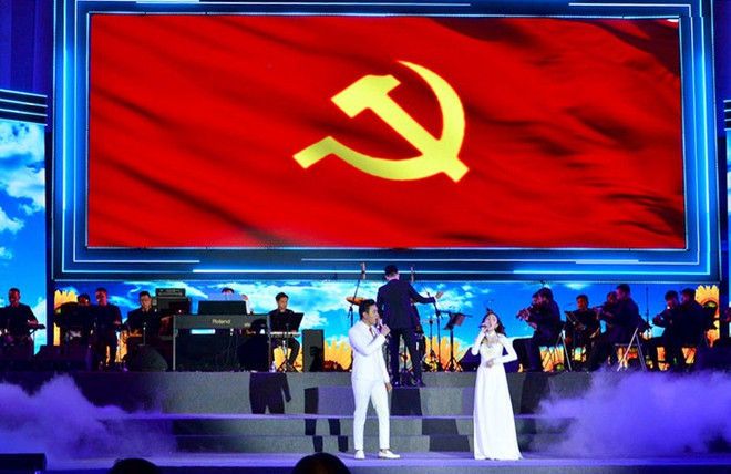 Efectúan en Ciudad Ho Chi Minh velada artística por aniversario 89 de fundación del PCV ảnh 1 Efectúan en Ciudad Ho Chi Minh velada artística por aniversario 89 de fundación del PCV ảnh 1