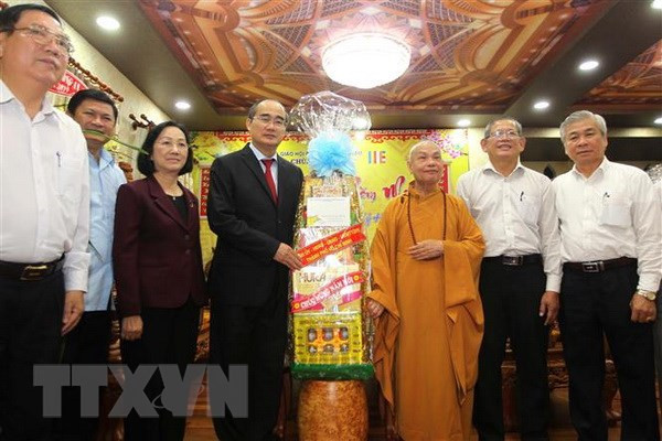 Dirigente de Ciudad Ho Chi Minh felicita a dignatarios religiosos por Tet ảnh 1 Dirigente de Ciudad Ho Chi Minh felicita a dignatarios religiosos por Tet ảnh 1