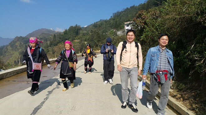 Dinámicas actividades en puertas fronterizas en Lao Cai en Nuevo Año Lunar ảnh 1 Dinámicas actividades en puertas fronterizas en Lao Cai en Nuevo Año Lunar ảnh 1