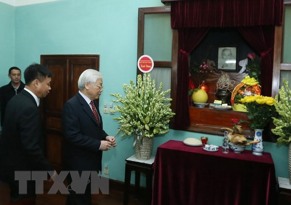 Máximo dirigente político de Vietnam rindió tributo al Presidente Ho Chi Minh ảnh 1 Máximo dirigente político de Vietnam rindió tributo al Presidente Ho Chi Minh ảnh 1