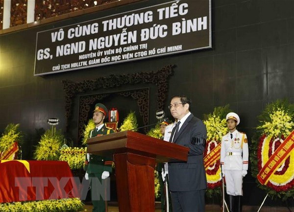 Realizan homenaje póstumo a ex miembro del Buró Político del Partido Comunista de Vietnam ảnh 1 Realizan homenaje póstumo a ex miembro del Buró Político del Partido Comunista de Vietnam ảnh 1