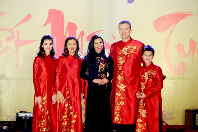 Transmiten diplomáticos extranjeros en Vietnam felicitaciones por el Año Nuevo Lunar ảnh 1 Transmiten diplomáticos extranjeros en Vietnam felicitaciones por el Año Nuevo Lunar ảnh 1