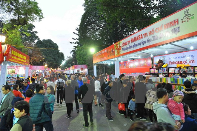 Calle de libros de primavera en Hanoi, rasgo cultural capitalino ảnh 1 Calle de libros de primavera en Hanoi, rasgo cultural capitalino ảnh 1