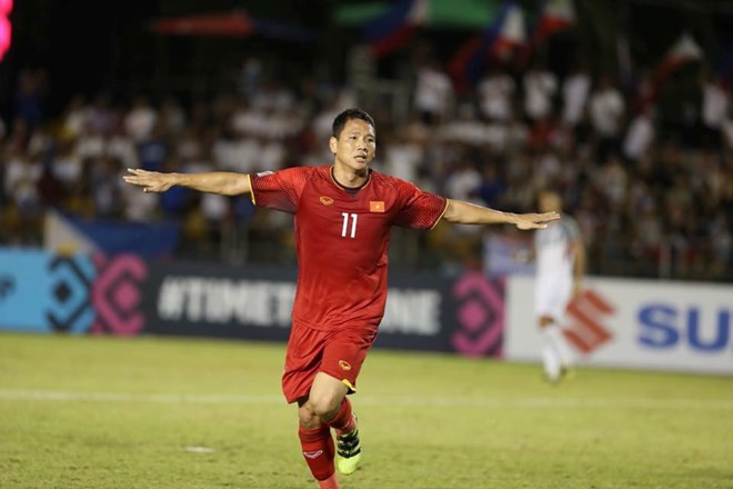 Vietnam vence a Filipinas y pone un pie en la final de la Copa AFF Suzuki ảnh 1