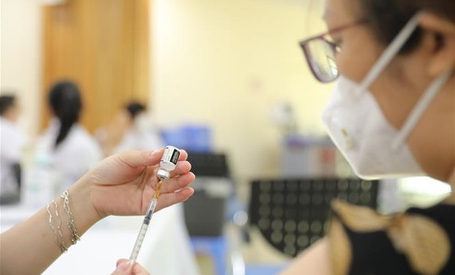 COVID-19: Lanzan campaña de inyección de tercera y cuarta dosis de refuerzo para trabajadores ảnh 2