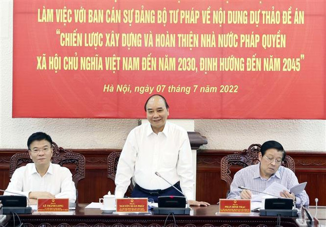 Prosiguen debates para perfeccionar proyecto de construcción de Estado de derecho socialista de Vietnam ảnh 1 Prosiguen debates para perfeccionar proyecto de construcción de Estado de derecho socialista de Vietnam ảnh 1