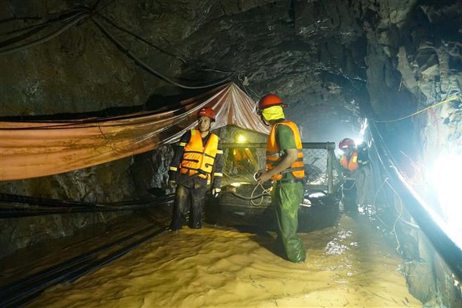 Provincia vietnamita acelera busqueda de trabajadores atrapados en túnel hidroeléctrico ảnh 2 Provincia vietnamita acelera busqueda de trabajadores atrapados en túnel hidroeléctrico ảnh 2