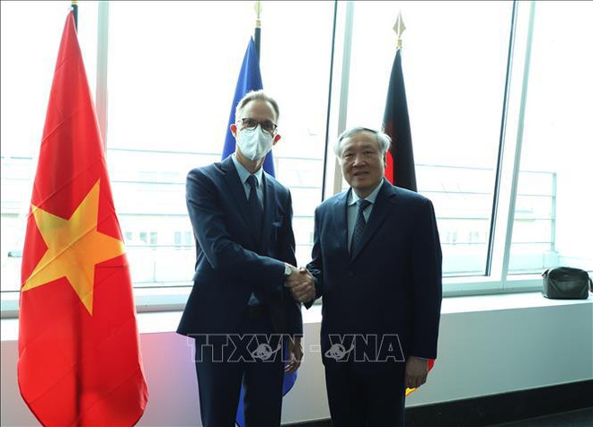 Presidente del Tribunal Supremo Popular de Vietnam trabaja en Alemania ảnh 2 Presidente del Tribunal Supremo Popular de Vietnam trabaja en Alemania ảnh 2