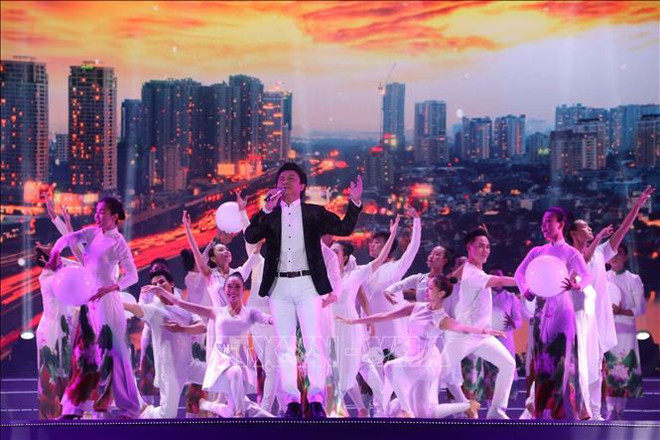 Programa artístico especial saluda al 46 aniversario del nombramiento de Ciudad Ho Chi Minh ảnh 1 Programa artístico especial saluda al 46 aniversario del nombramiento de Ciudad Ho Chi Minh ảnh 1