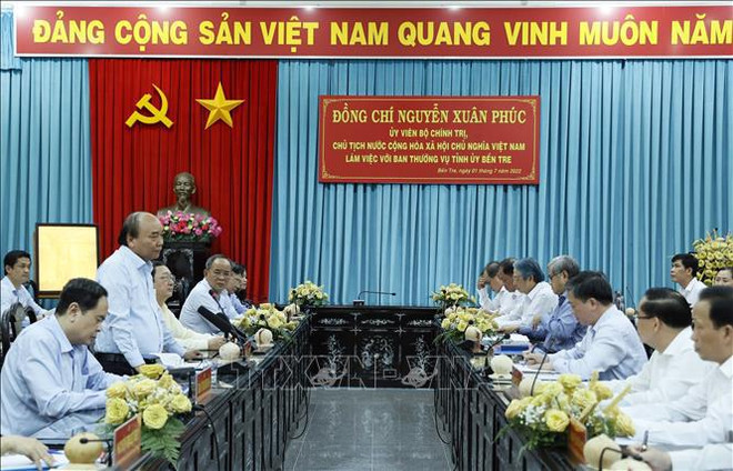 Comercio, servicios y turismo deben ser sectores económicos de punta de Ben Tre, insta presidente de Vietnam ảnh 1