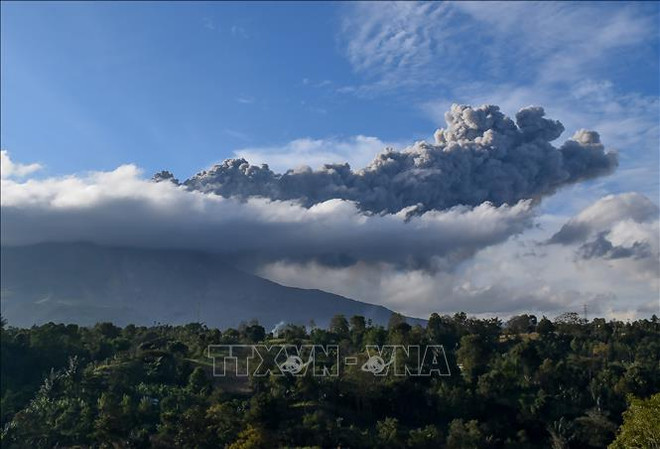 Volcán Sinabung en Indonesia reinicia su actividad ảnh 1