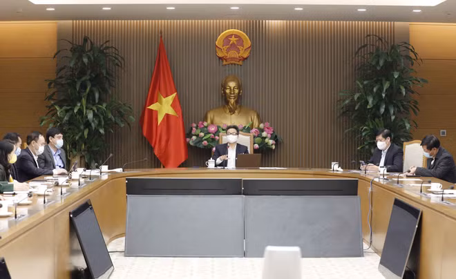Ministro de Salud de Vietnam pide acelerar la investigación y producción de vacunas domésticas ảnh 2