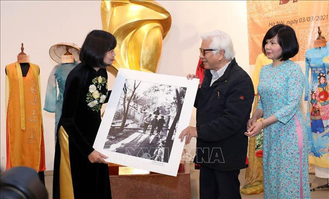 Museo de la Mujer de Vietnam recibe objetos bajo el tema "Memorias y patrimonios" ảnh 2