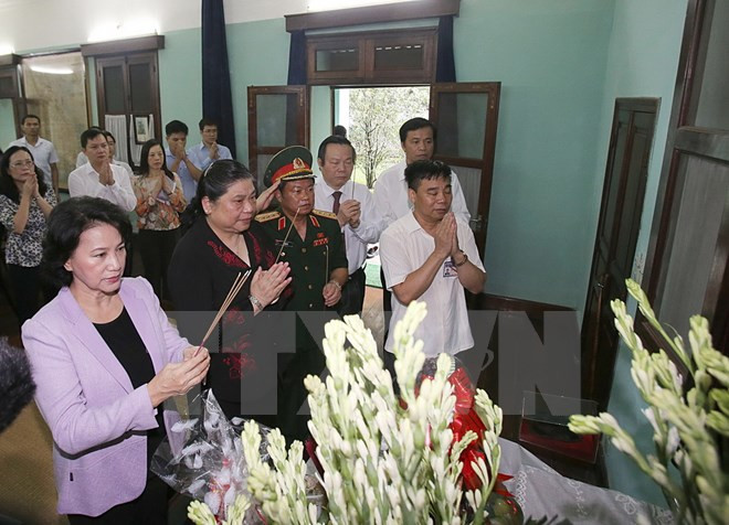 Líder parlamentaria rinde homenaje al presidente Ho Chi Minh ảnh 1 Líder parlamentaria rinde homenaje al presidente Ho Chi Minh ảnh 1