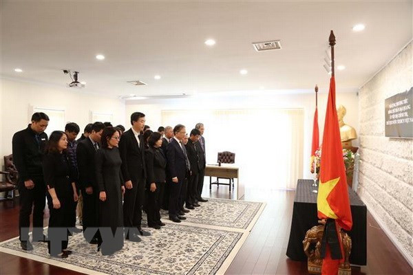 Embajadas de Vietnam en numerosos países efectúan honras fúnebres por presidente Dai Quang ảnh 1 Embajadas de Vietnam en numerosos países efectúan honras fúnebres por presidente Dai Quang ảnh 1