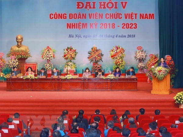 Duodécimo congreso sindical de Vietnam elige a la junta ejecutiva ảnh 1 Duodécimo congreso sindical de Vietnam elige a la junta ejecutiva ảnh 1