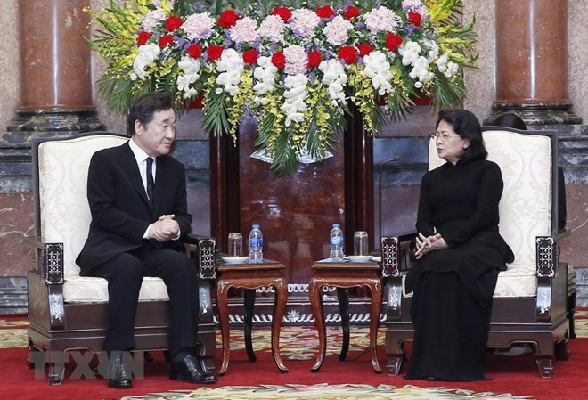 Presidenta interina de Vietnam recibe al primer ministro surcoreano ảnh 1 Presidenta interina de Vietnam recibe al primer ministro surcoreano ảnh 1