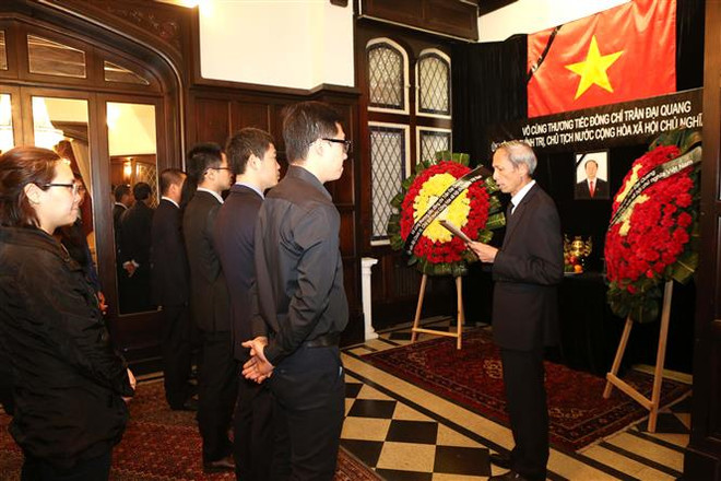 Embajada de Vietnam en Argentina abre libro de condolencias por deceso del presidente Tran Dai Quang ảnh 1 Embajada de Vietnam en Argentina abre libro de condolencias por deceso del presidente Tran Dai Quang ảnh 1