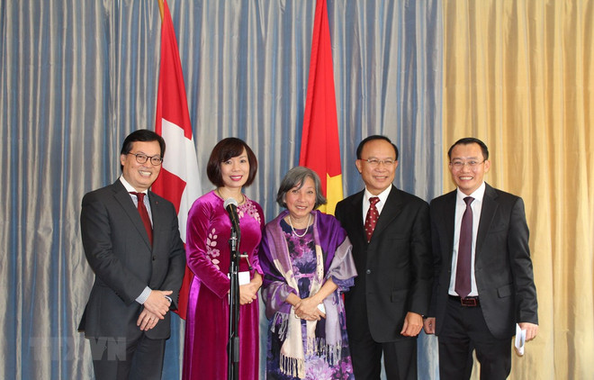 Vietnamitas en el exterior rinden homenaje a los reyes Hung ảnh 1 Vietnamitas en el exterior rinden homenaje a los reyes Hung ảnh 1