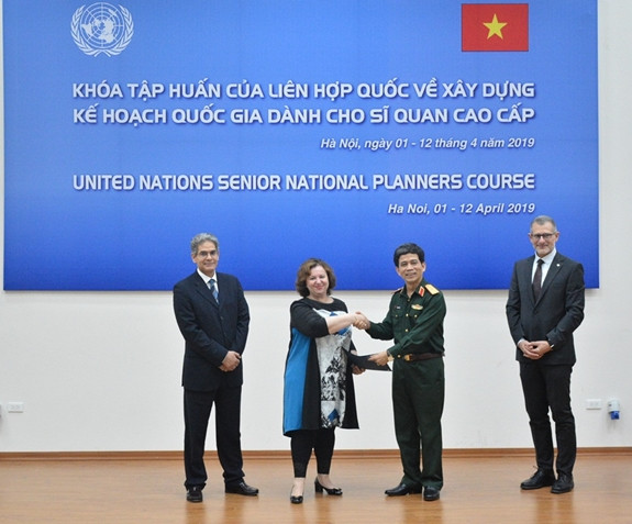 Concluye en Vietnam curso de capacitación para altos funcionarios de mantenimiento de paz ảnh 1 Concluye en Vietnam curso de capacitación para altos funcionarios de mantenimiento de paz ảnh 1