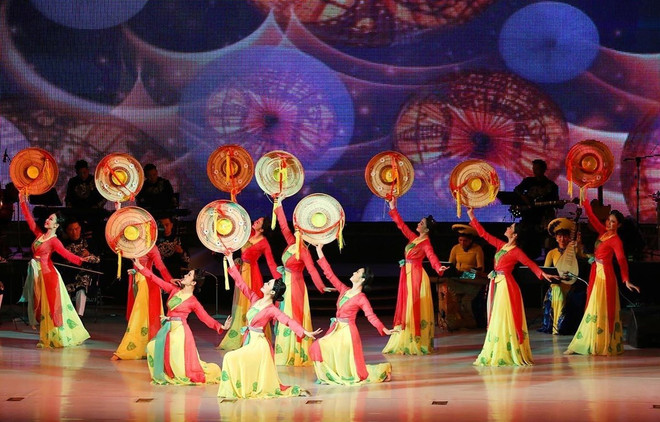 Actúan en Corea de Norte artistas populares vietnamitas ảnh 1 Actúan en Corea de Norte artistas populares vietnamitas ảnh 1