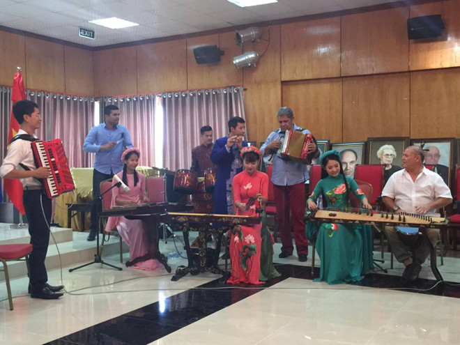 “Rey Vallenato” Álvaro Meza actúa en Hanoi ảnh 1 “Rey Vallenato” Álvaro Meza actúa en Hanoi ảnh 1