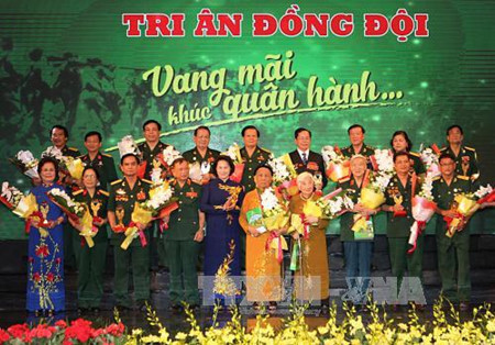 Conmemoran Día Nacional de Inválidos de Guerra y Mártires de Vietnam ảnh 1
