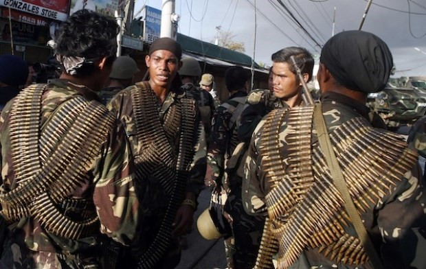 Al menos nueve muertos en combates entre Abu Sayyaf y soldados en Filipinas ảnh 1 Al menos nueve muertos en combates entre Abu Sayyaf y soldados en Filipinas ảnh 1