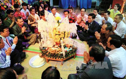 Celebran fiesta laosiana de Bunpimay en provincia norvietnamita ảnh 1 Celebran fiesta laosiana de Bunpimay en provincia norvietnamita ảnh 1