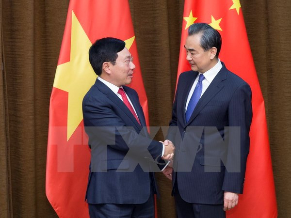 Vicepremier y canciller de Vietnam dialoga con ministro chino de Relaciones Exteriores ảnh 1 Vicepremier y canciller de Vietnam dialoga con ministro chino de Relaciones Exteriores ảnh 1