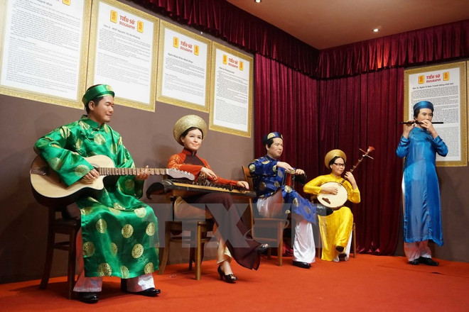 Inauguran exposición de figuras de cera de artistas vietnamitas ảnh 1 Inauguran exposición de figuras de cera de artistas vietnamitas ảnh 1