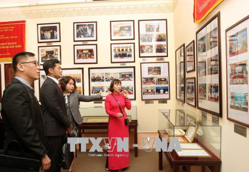 Fortalecen Vietnam y Singapur intercambio pueblo a pueblo ảnh 1