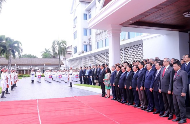 Izan en Laos bandera de ASEAN por 51 aniversario de su fundación ảnh 1 Izan en Laos bandera de ASEAN por 51 aniversario de su fundación ảnh 1