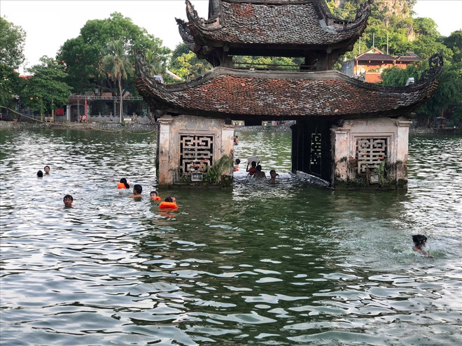 Piscina natural ayuda a reducir número de niños víctimas de accidentes relacionados con el agua en Vietnam ảnh 1