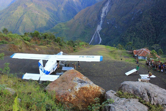 Desaparece avión con nueve personas a bordo en este de Indonesia ảnh 1 Desaparece avión con nueve personas a bordo en este de Indonesia ảnh 1