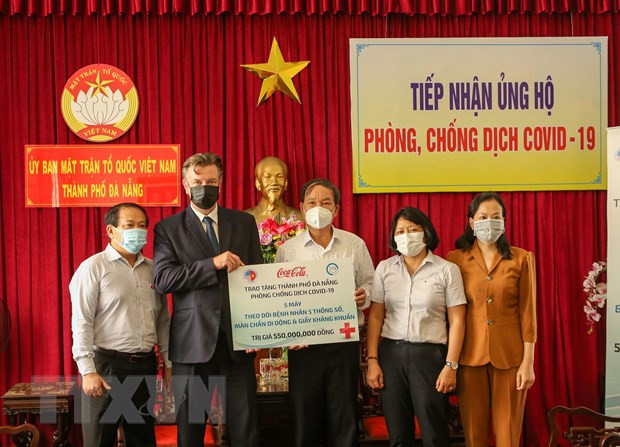 Ofrecen más de dos millones de dólares a la lucha contra COVID- 19 en Da Nang ảnh 1 Ofrecen más de dos millones de dólares a la lucha contra COVID- 19 en Da Nang ảnh 1