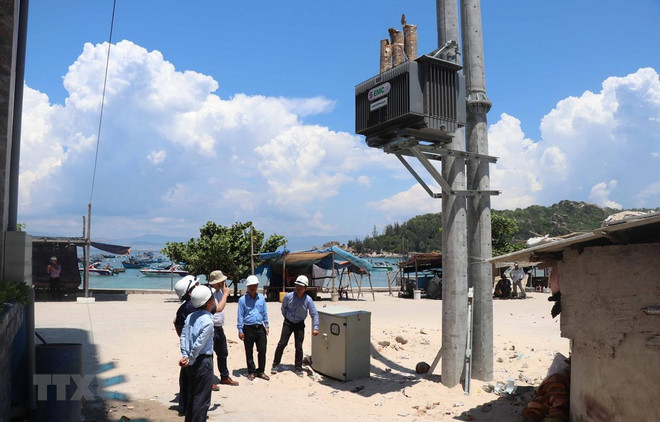 Provincia vietnamita de Binh Dinh extiende red eléctrica a isla de Nhon Chau ảnh 1 Provincia vietnamita de Binh Dinh extiende red eléctrica a isla de Nhon Chau ảnh 1