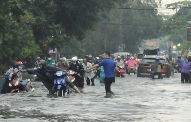 Reporta Ciudad Ho Chi Minh un muerto por lluvias y tormentas eléctricas ảnh 1 Reporta Ciudad Ho Chi Minh un muerto por lluvias y tormentas eléctricas ảnh 1