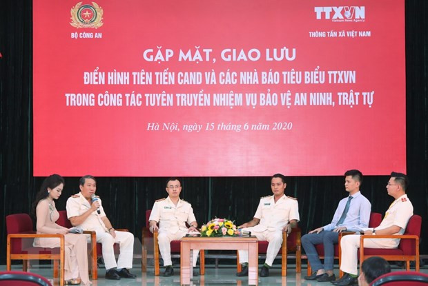 Efectúan intercambio entre representantes destacados de policía popular y VNA ảnh 1 Efectúan intercambio entre representantes destacados de policía popular y VNA ảnh 1