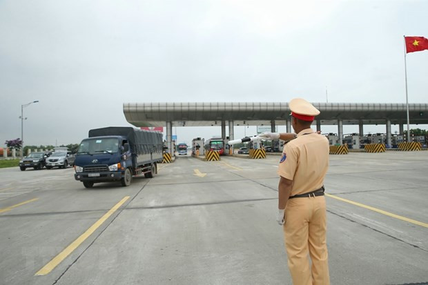 Vietnam multa a más de 401 mil casos de violación de ley de seguridad vial ảnh 1