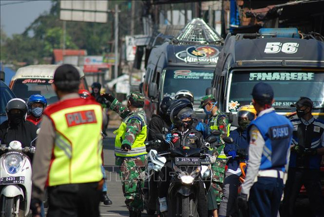 Indonesia levanta restricciones en transporte de pasajeros ảnh 1