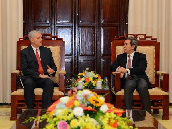 Gobernador del Banco se reúne con nuevo director nacional de ADB ảnh 1 Gobernador del Banco se reúne con nuevo director nacional de ADB ảnh 1