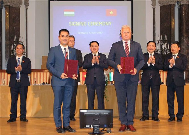 Titular de Parlamento vietnamita asiste al Foro de Cooperación Educativa Vietnam-Hungría ảnh 1 Titular de Parlamento vietnamita asiste al Foro de Cooperación Educativa Vietnam-Hungría ảnh 1